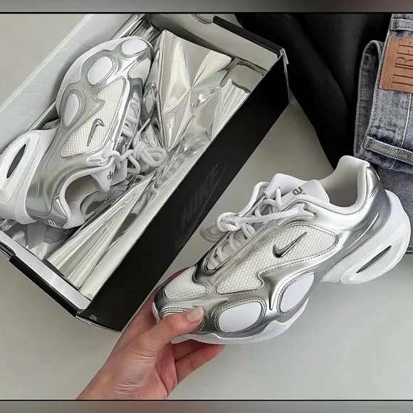 Nike 💅✨ Air Max Muse Y2K Runner White Metallic Silver Shoes FV1920-100 7 8 9 9.5 - Picture 3 of 13